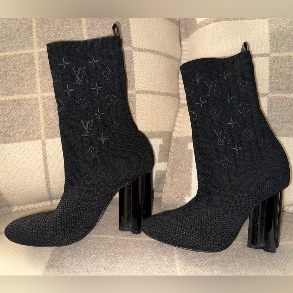 Louis Vuitton Silhouette Black Fabric Knit Ankle Boots - Size 35 - used